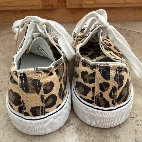 Leopard Print Canvas Low Top Sneakers, Size 8 - Picture 5 of 8